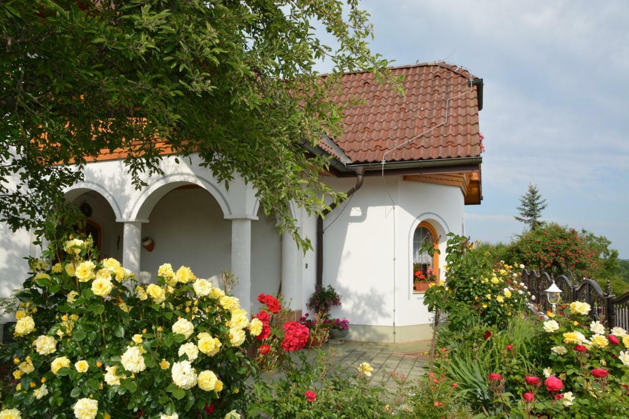 Pension Restaurant Rosenberg Jennersdorf Exterior photo